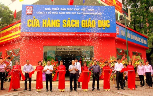 Công ty sách ở Hà Nội mang tiền gửi đi mua cổ phiếu